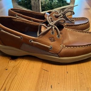 Gently used Sperry Topsider size 9